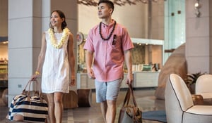 PW-waikiki-Lobby-couple-600x350